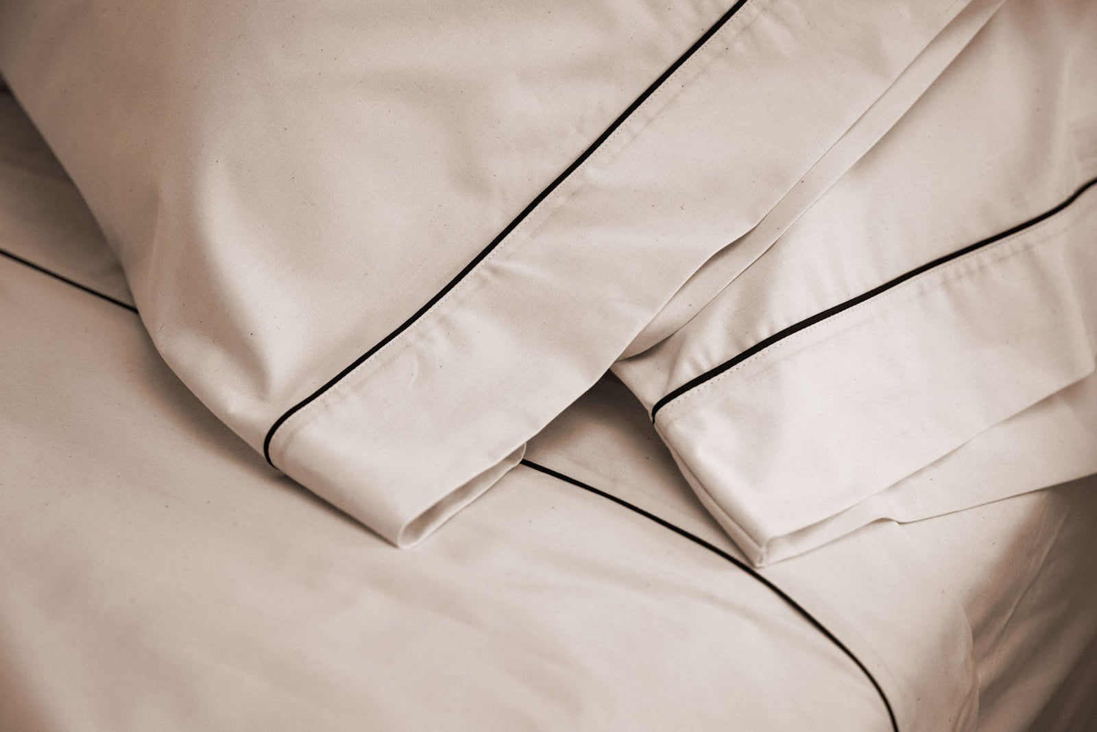 Cotton Piping Design Bed Sheet Set