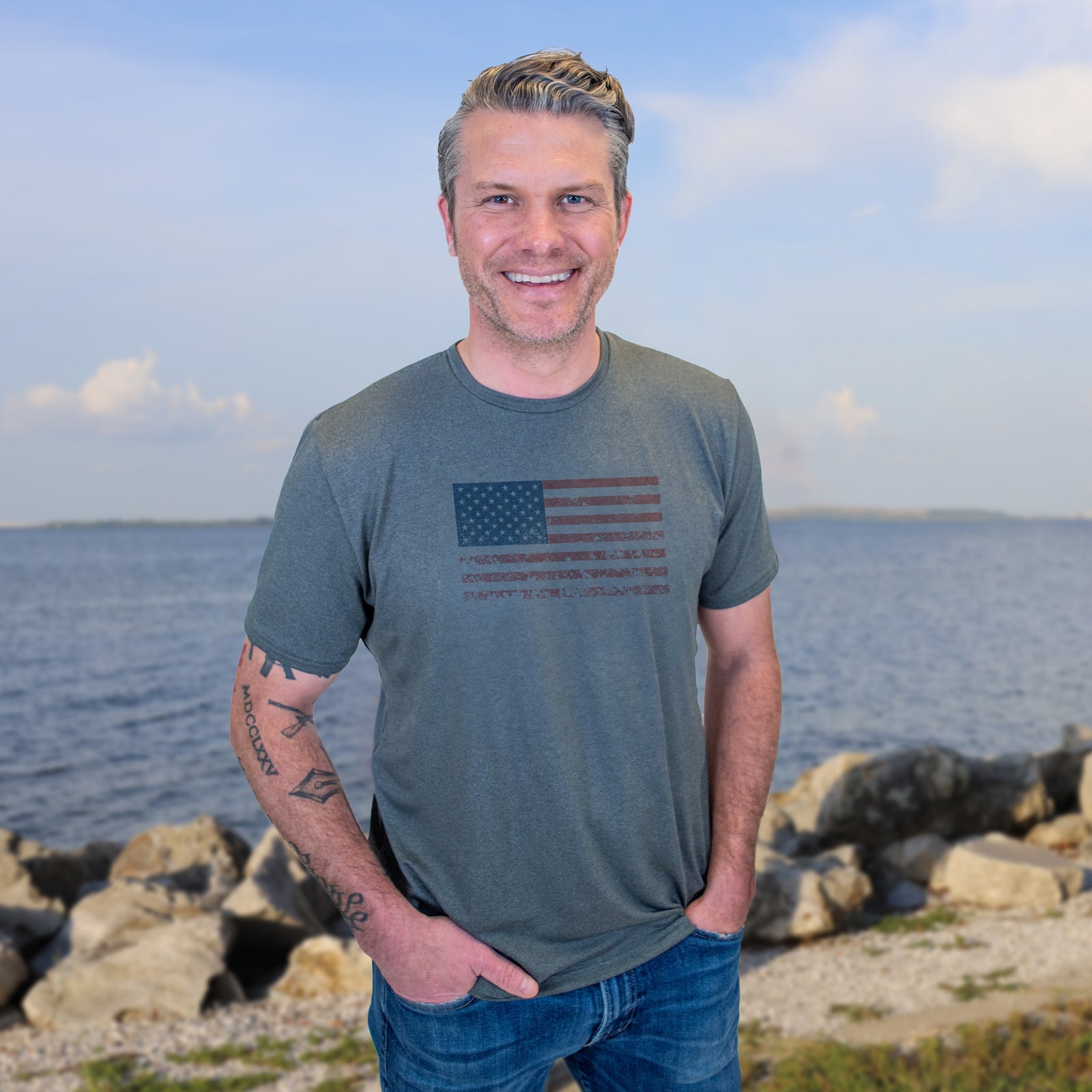 Men's Distressed American Flag Graphic T-Shirt